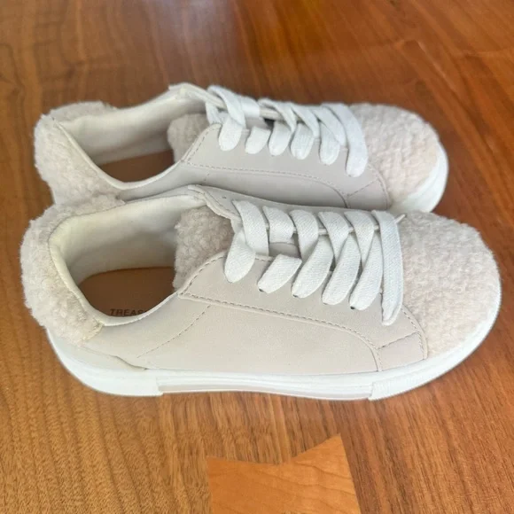 Treasure & Bond Kid’s Kamila Cozy Faux Fur Trim Sneaker. Size Kid’s 13. - Picture 2 of 14